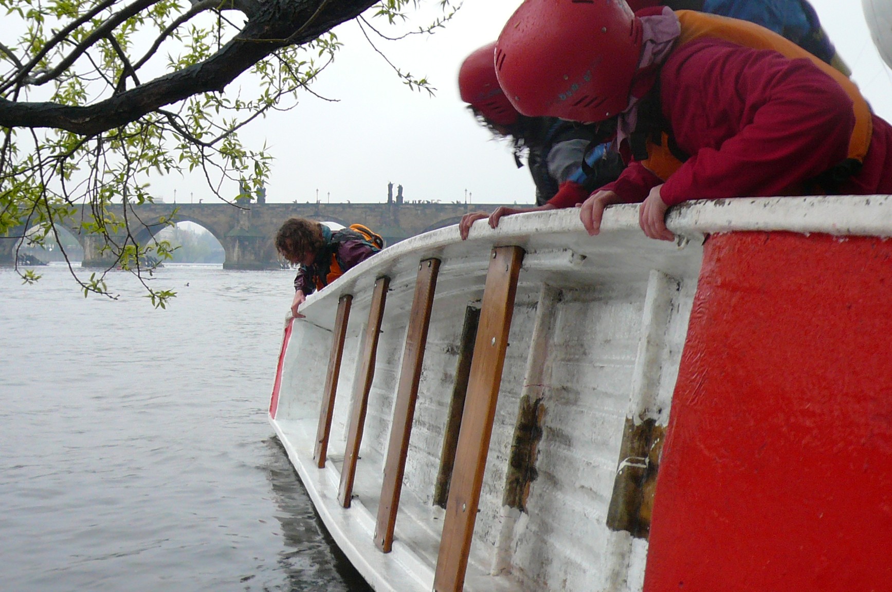 CAL 2008 04 Studna jez za vecera septa 11